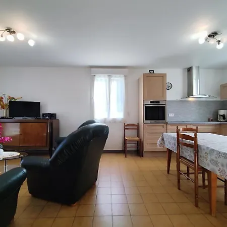 La Maison Des Rosiers