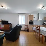 La Maison Des Rosiers