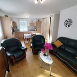 La Maison Des Rosiers