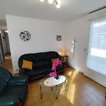 Сasa de vacaciones La Maison Des Rosiers