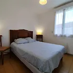 La Maison Des Rosiers