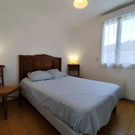 La Maison Des Rosiers