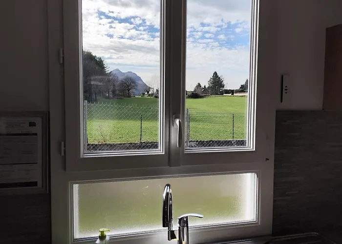 La Maison Des Rosiers * لورد