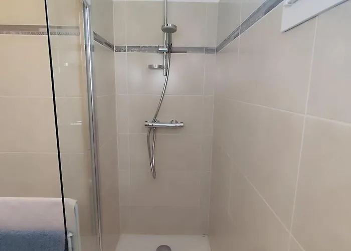 La Maison Des Rosiers بيت للعطل