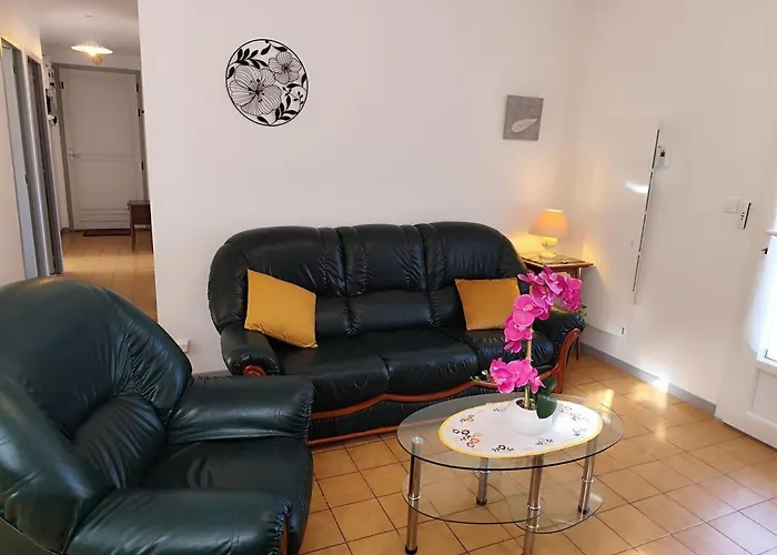 La Maison Des Rosiers بيت للعطل *