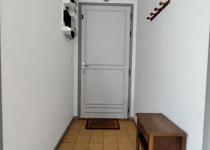 La Maison Des Rosiers بيت للعطل