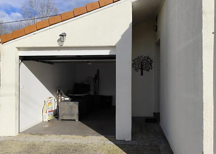 La Maison Des Rosiers * لورد