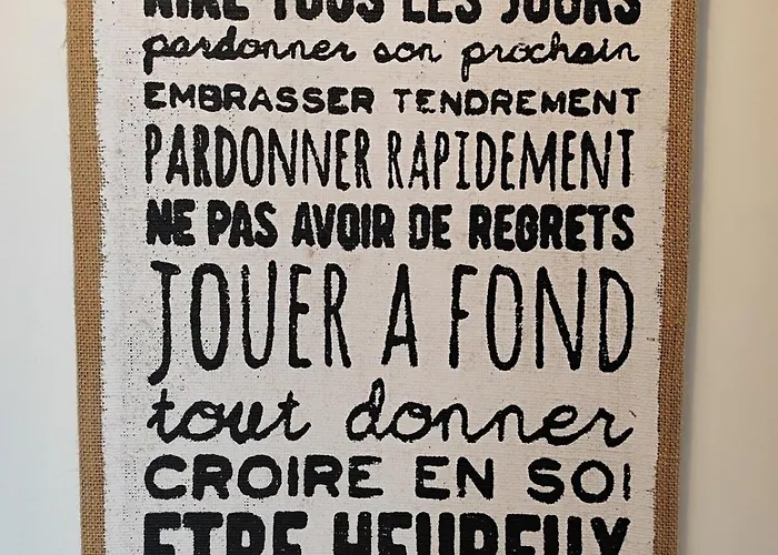 La Maison Des Rosiers بيت للعطل *